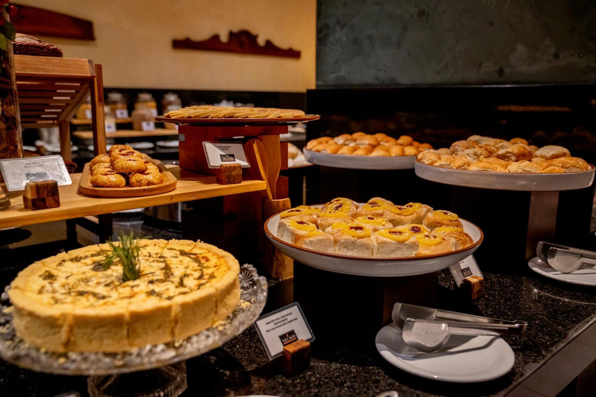 Hotel Luzeiros Ресіфі Екстер'єр фото A selection of cakes and pastries