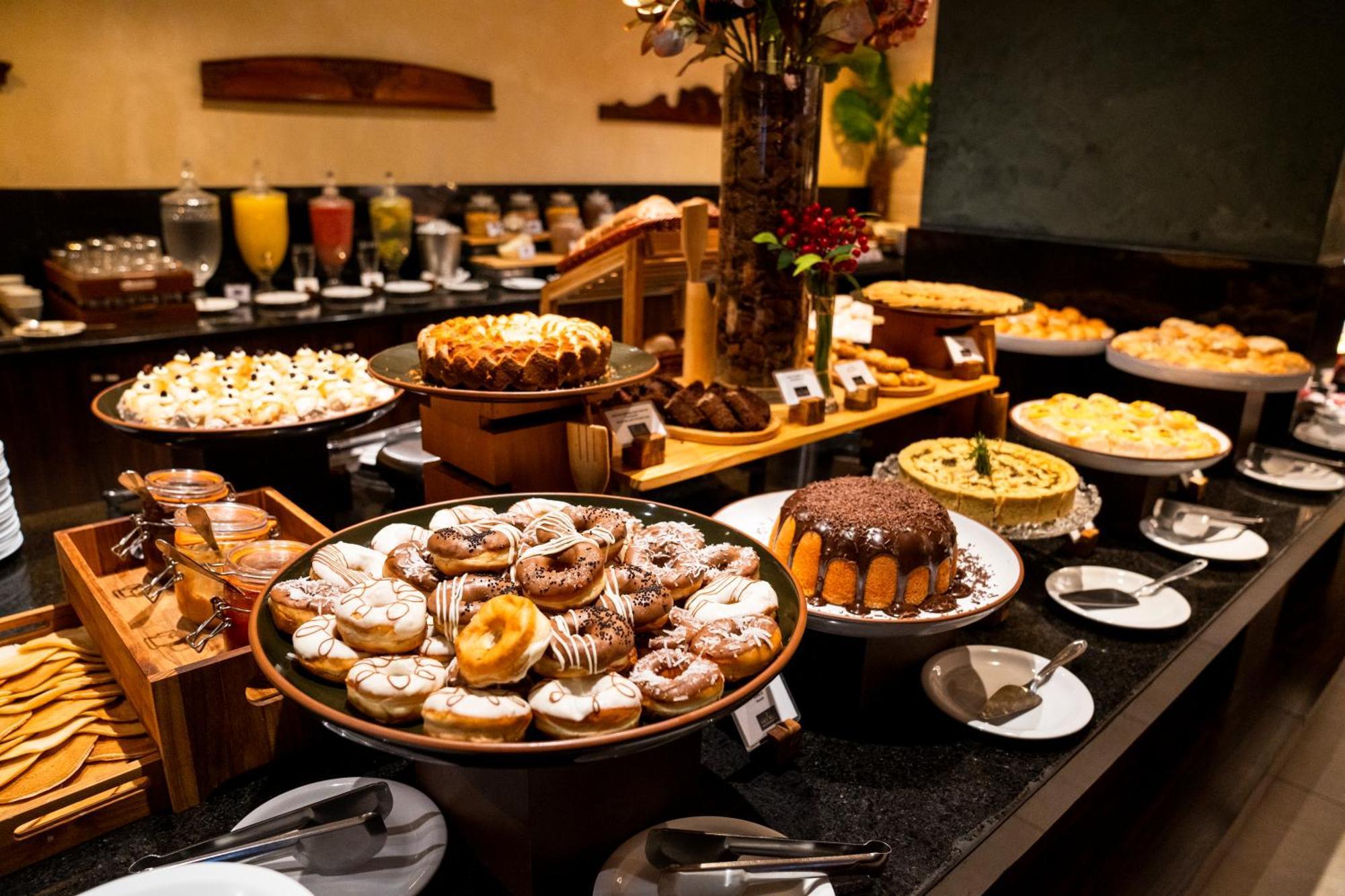 Hotel Luzeiros Ресіфі Екстер'єр фото A dessert buffet