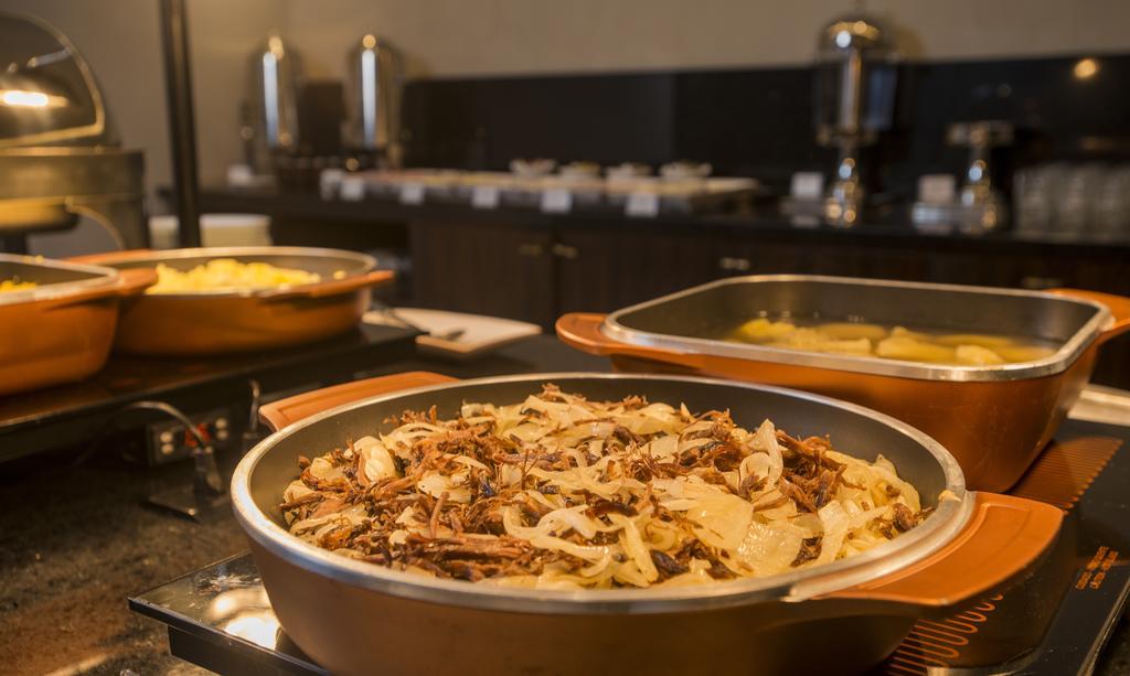 Hotel Luzeiros Ресіфі Екстер'єр фото Food at a buffet